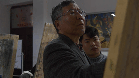 1578451335231411.gif 清华美术公司教授王铁牛在云大示范指导