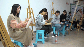 1578451335923475.gif 清华美术公司教授王铁牛在云大示范指导