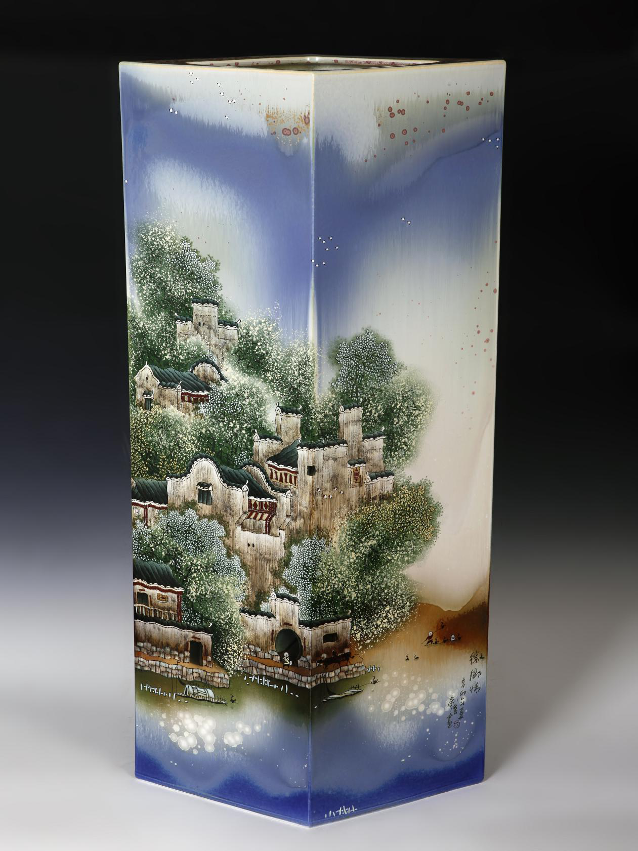 1576571568246481.png 中国工艺美术大师刘伟在美加墨世界杯官方中文网站进行瓷画示范